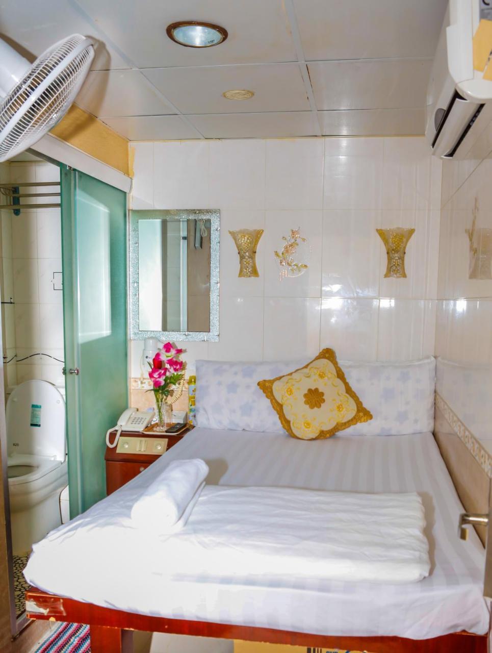 Everest Hostel 14/F Hong Kong Exterior photo